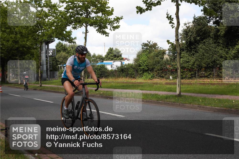 10.08.2025 - GEWOBA Citytriathlon Bremen Yannick Fuchs http://msf.ph/oto/8573164 10.08.2025 13:00:41 Radfahren 581, 613, 785, 1023 meine-sportfotos.de