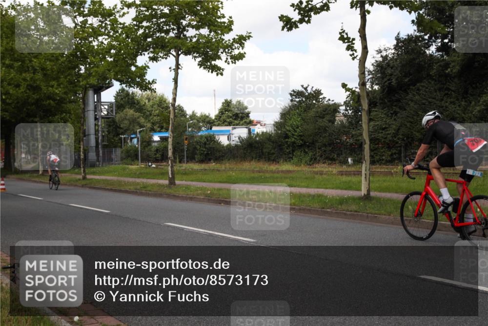 10.08.2025 - GEWOBA Citytriathlon Bremen Yannick Fuchs http://msf.ph/oto/8573173 10.08.2025 13:00:50 Radfahren 581, 613, 646, 669, 677, 684, 785, 862, 1023 meine-sportfotos.de