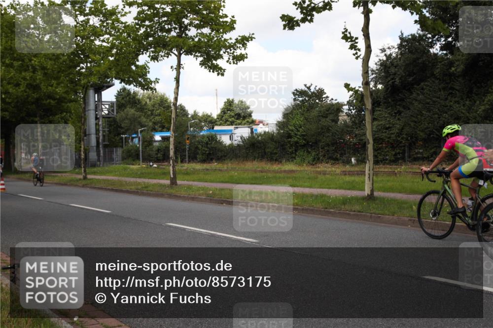 10.08.2025 - GEWOBA Citytriathlon Bremen Yannick Fuchs http://msf.ph/oto/8573175 10.08.2025 13:00:54 Radfahren 581, 613, 646, 669, 677, 684, 713, 862, 1023 meine-sportfotos.de
