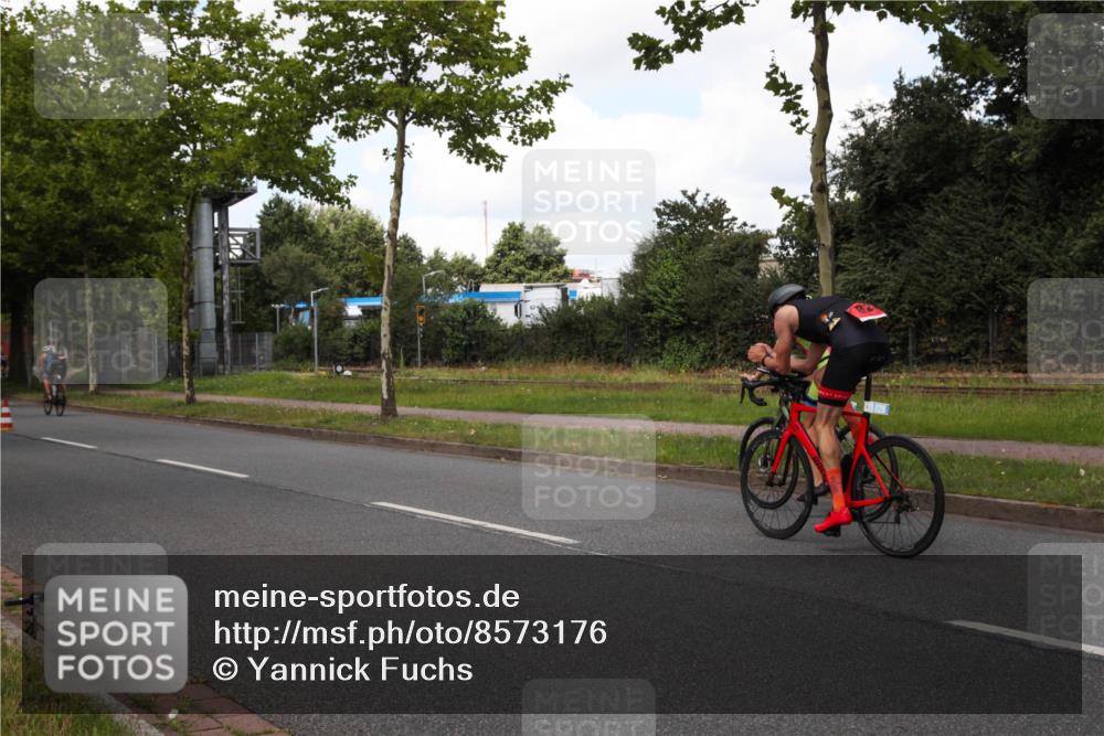 10.08.2025 - GEWOBA Citytriathlon Bremen Yannick Fuchs http://msf.ph/oto/8573176 10.08.2025 13:00:54 Radfahren 581, 613, 646, 669, 677, 684, 713, 862, 1023 meine-sportfotos.de