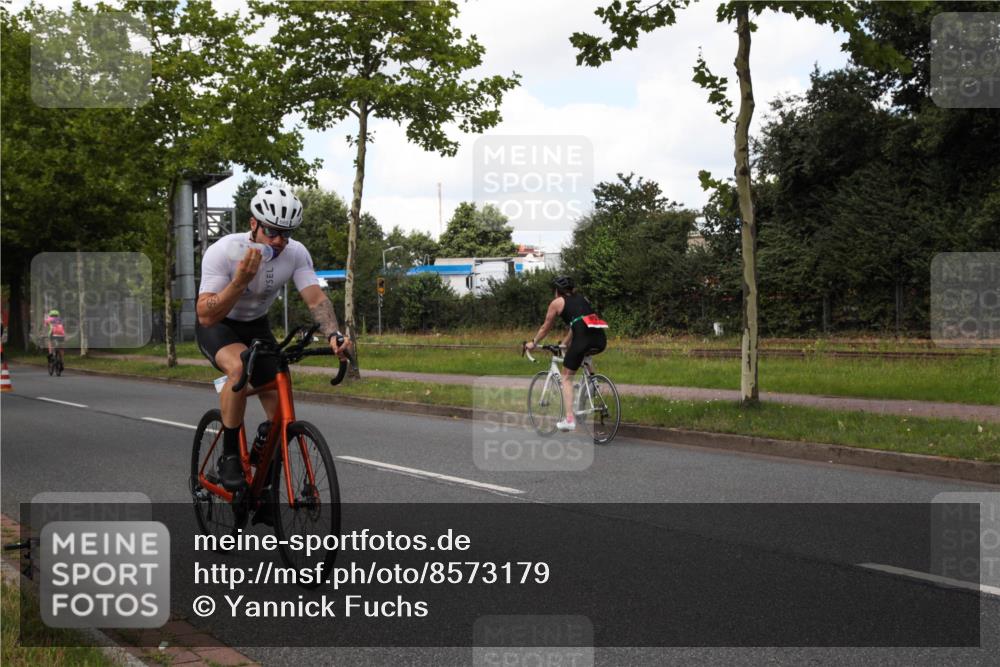 10.08.2025 - GEWOBA Citytriathlon Bremen Yannick Fuchs http://msf.ph/oto/8573179 10.08.2025 13:00:57 Radfahren 613, 646, 669, 677, 684, 713, 837, 862, 944, 1023 meine-sportfotos.de