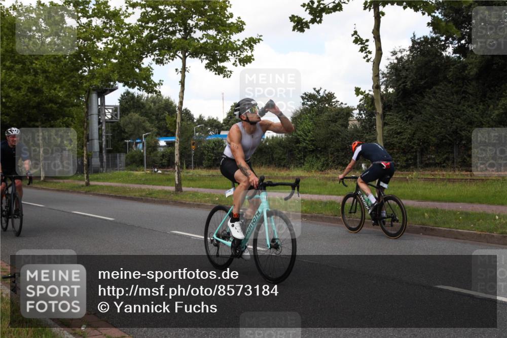 10.08.2025 - GEWOBA Citytriathlon Bremen Yannick Fuchs http://msf.ph/oto/8573184 10.08.2025 13:01:04 Radfahren 646, 669, 677, 684, 713, 837, 862, 926, 944, 1001 meine-sportfotos.de