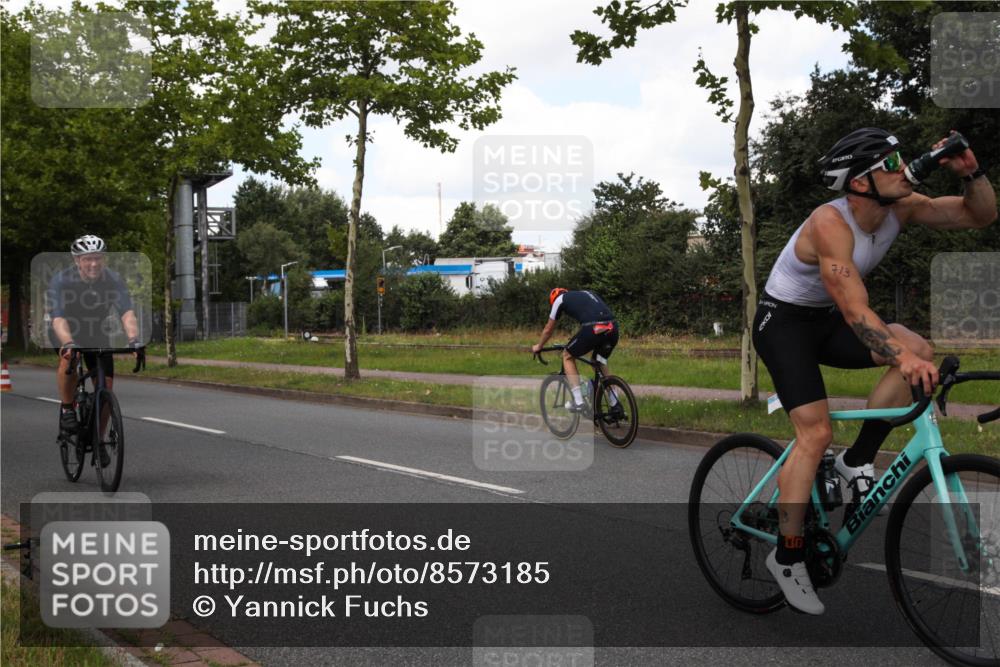 10.08.2025 - GEWOBA Citytriathlon Bremen Yannick Fuchs http://msf.ph/oto/8573185 10.08.2025 13:01:04 Radfahren 646, 669, 677, 684, 713, 837, 862, 926, 944, 1001 meine-sportfotos.de