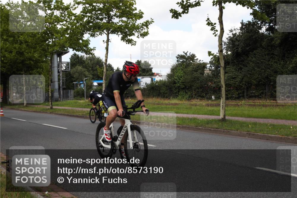 10.08.2025 - GEWOBA Citytriathlon Bremen Yannick Fuchs http://msf.ph/oto/8573190 10.08.2025 13:01:11 Radfahren 646, 684, 713, 829, 837, 862, 926, 944, 1001 meine-sportfotos.de
