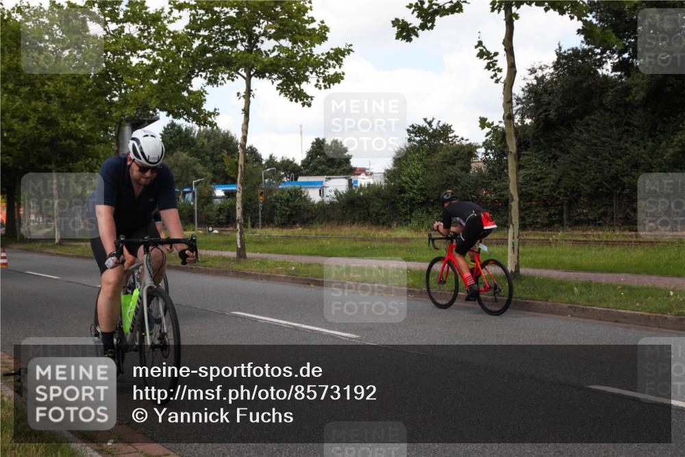 10.08.2025 - GEWOBA Citytriathlon Bremen Yannick Fuchs http://msf.ph/oto/8573192 10.08.2025 13:01:16 Radfahren 713, 829, 837, 926, 944, 1001 meine-sportfotos.de