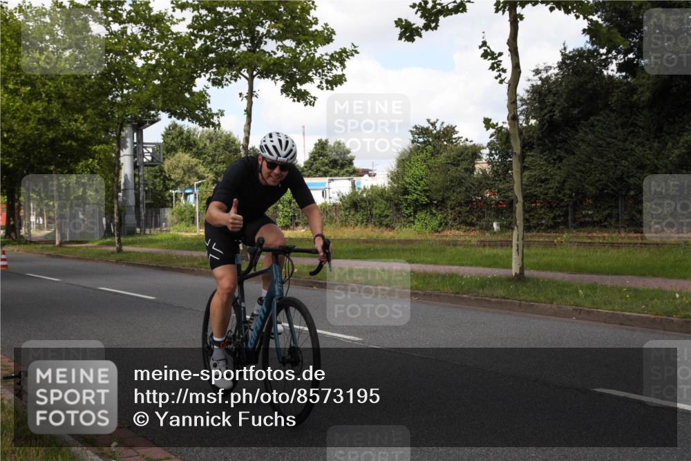 10.08.2025 - GEWOBA Citytriathlon Bremen Yannick Fuchs http://msf.ph/oto/8573195 10.08.2025 13:01:30 Radfahren 608, 663, 716, 754, 800, 816, 829, 851 meine-sportfotos.de
