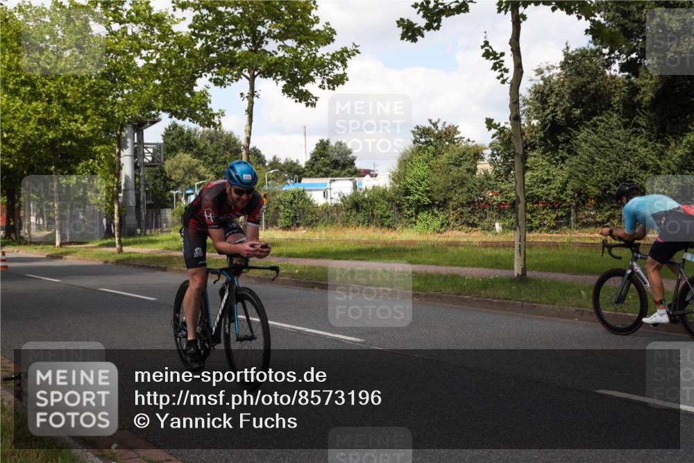 10.08.2025 - GEWOBA Citytriathlon Bremen Yannick Fuchs http://msf.ph/oto/8573196 10.08.2025 13:01:32 Radfahren 608, 663, 716, 754, 800, 816, 819, 829, 851 meine-sportfotos.de