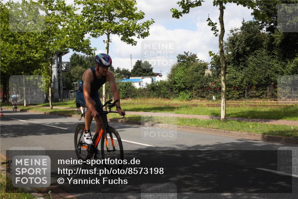 10.08.2025 - GEWOBA Citytriathlon Bremen Yannick Fuchs http://msf.ph/oto/8573198 10.08.2025 13:01:36 Radfahren 608, 663, 703, 716, 754, 800, 816, 819, 828, 851 meine-sportfotos.de