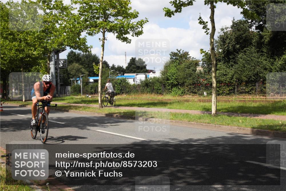 10.08.2025 - GEWOBA Citytriathlon Bremen Yannick Fuchs http://msf.ph/oto/8573203 10.08.2025 13:01:39 Radfahren 608, 663, 703, 716, 754, 800, 816, 819, 828, 851, 923 meine-sportfotos.de