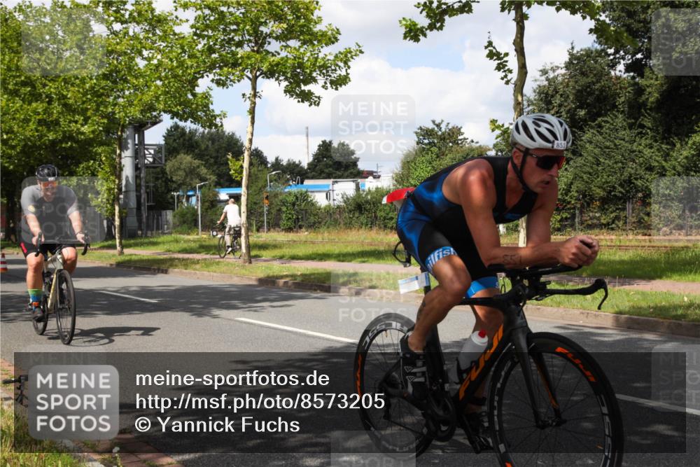 10.08.2025 - GEWOBA Citytriathlon Bremen Yannick Fuchs http://msf.ph/oto/8573205 10.08.2025 13:01:40 Radfahren 608, 663, 703, 716, 754, 800, 816, 819, 828, 851, 923 meine-sportfotos.de