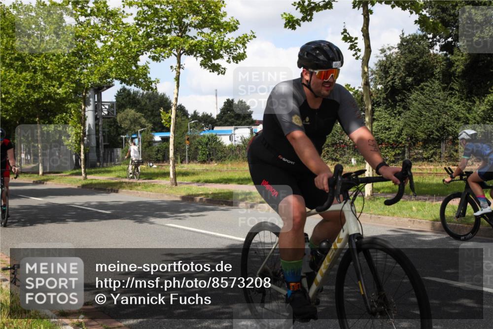 10.08.2025 - GEWOBA Citytriathlon Bremen Yannick Fuchs http://msf.ph/oto/8573208 10.08.2025 13:01:40 Radfahren 608, 663, 703, 716, 754, 800, 816, 819, 828, 851, 923 meine-sportfotos.de