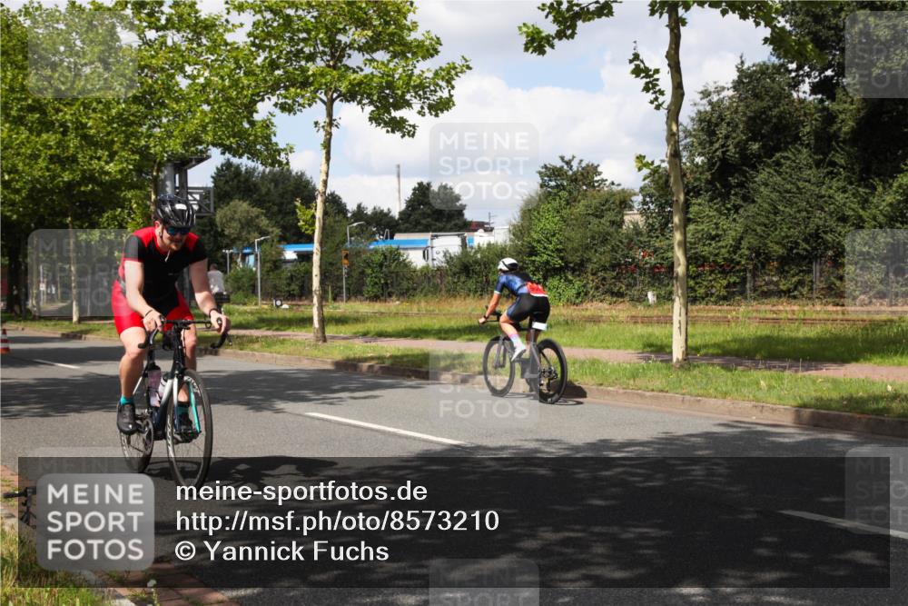 10.08.2025 - GEWOBA Citytriathlon Bremen Yannick Fuchs http://msf.ph/oto/8573210 10.08.2025 13:01:41 Radfahren 608, 663, 703, 716, 754, 800, 816, 819, 828, 851, 923, 953 meine-sportfotos.de