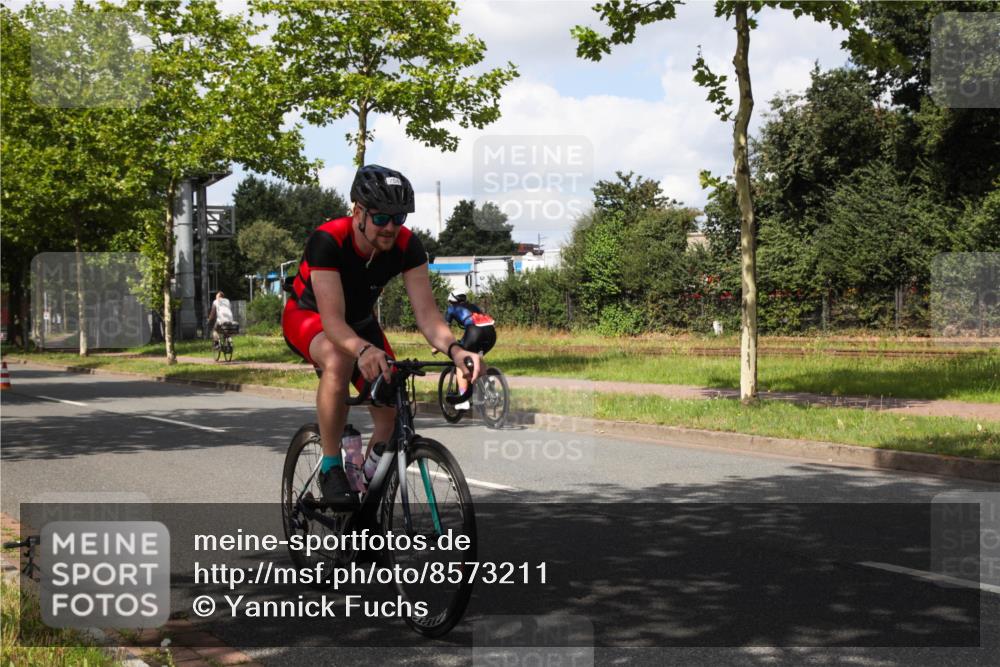 10.08.2025 - GEWOBA Citytriathlon Bremen Yannick Fuchs http://msf.ph/oto/8573211 10.08.2025 13:01:41 Radfahren 608, 663, 703, 716, 754, 800, 816, 819, 828, 851, 923, 953 meine-sportfotos.de