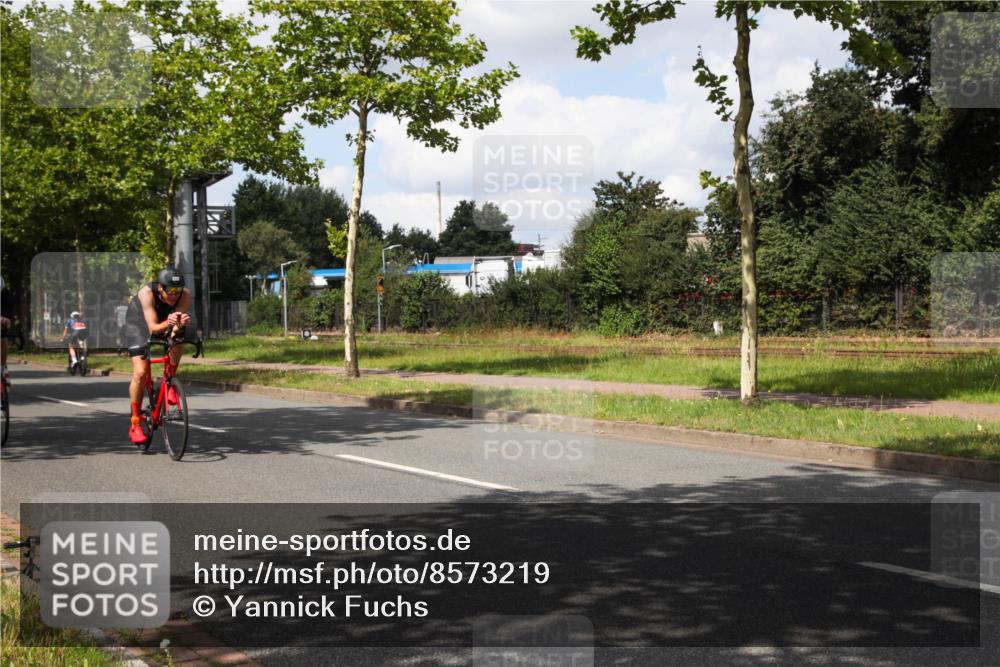 10.08.2025 - GEWOBA Citytriathlon Bremen Yannick Fuchs http://msf.ph/oto/8573219 10.08.2025 13:01:44 Radfahren 608, 663, 703, 716, 754, 800, 816, 819, 828, 851, 923, 953, 964 meine-sportfotos.de