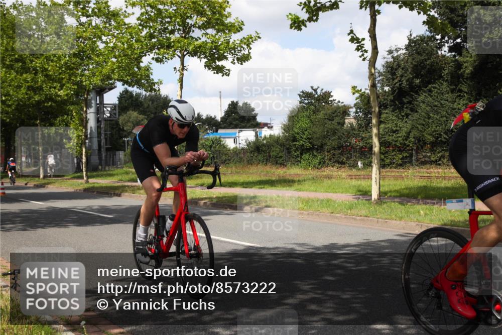 10.08.2025 - GEWOBA Citytriathlon Bremen Yannick Fuchs http://msf.ph/oto/8573222 10.08.2025 13:01:44 Radfahren 608, 663, 703, 716, 754, 800, 816, 819, 828, 851, 923, 953, 964 meine-sportfotos.de