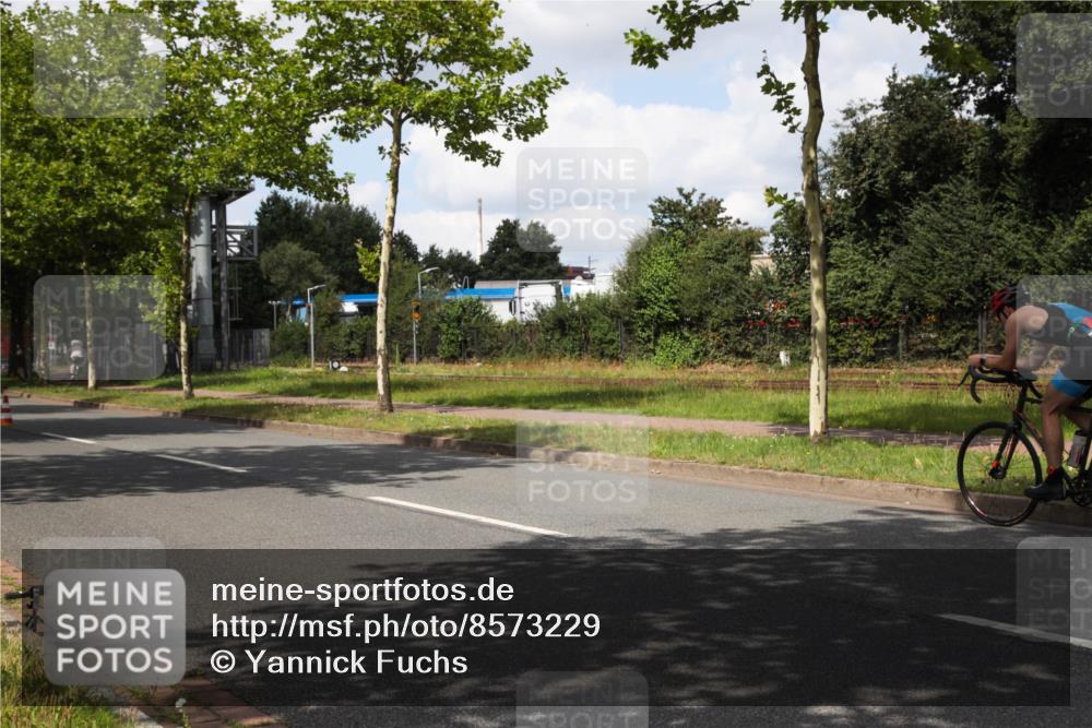 10.08.2025 - GEWOBA Citytriathlon Bremen Yannick Fuchs http://msf.ph/oto/8573229 10.08.2025 13:01:47 Radfahren 586, 608, 663, 703, 716, 754, 816, 819, 828, 842, 851, 923, 953, 964 meine-sportfotos.de