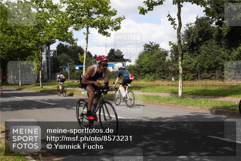 10.08.2025 - GEWOBA Citytriathlon Bremen Yannick Fuchs http://msf.ph/oto/8573231 10.08.2025 13:01:48 Radfahren 586, 608, 663, 703, 716, 754, 819, 828, 842, 851, 923, 953, 964 meine-sportfotos.de