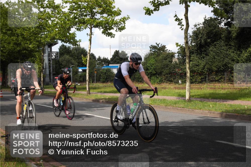10.08.2025 - GEWOBA Citytriathlon Bremen Yannick Fuchs http://msf.ph/oto/8573235 10.08.2025 13:01:55 Radfahren 586, 703, 819, 828, 842, 923, 953, 964, 1011 meine-sportfotos.de