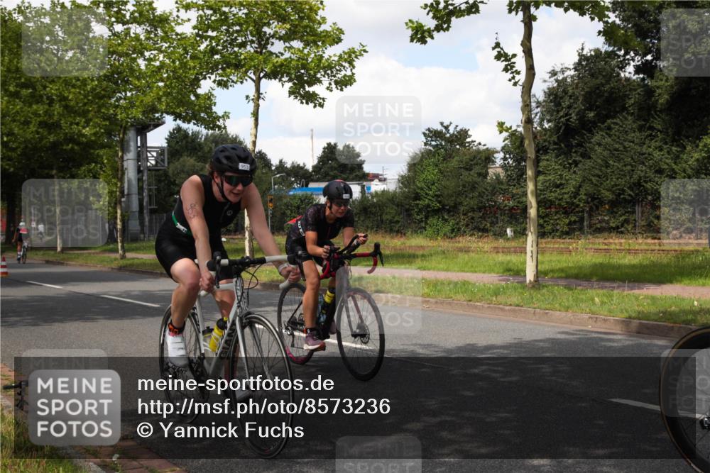 10.08.2025 - GEWOBA Citytriathlon Bremen Yannick Fuchs http://msf.ph/oto/8573236 10.08.2025 13:01:55 Radfahren 586, 703, 819, 828, 842, 923, 953, 964, 1011 meine-sportfotos.de