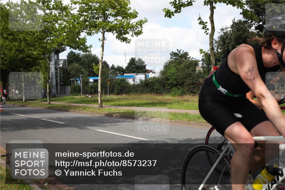 10.08.2025 - GEWOBA Citytriathlon Bremen Yannick Fuchs http://msf.ph/oto/8573237 10.08.2025 13:01:55 Radfahren 586, 703, 819, 828, 842, 923, 953, 964, 1011 meine-sportfotos.de