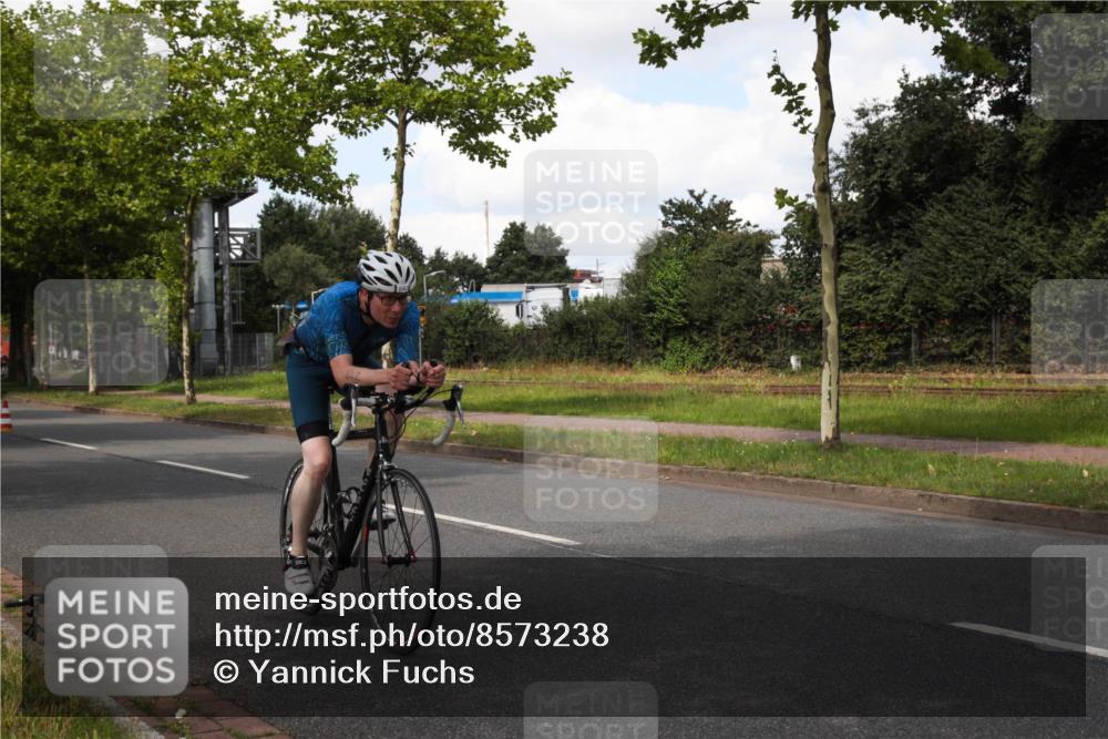 10.08.2025 - GEWOBA Citytriathlon Bremen Yannick Fuchs http://msf.ph/oto/8573238 10.08.2025 13:01:58 Radfahren 586, 703, 731, 828, 842, 923, 953, 964, 1011 meine-sportfotos.de