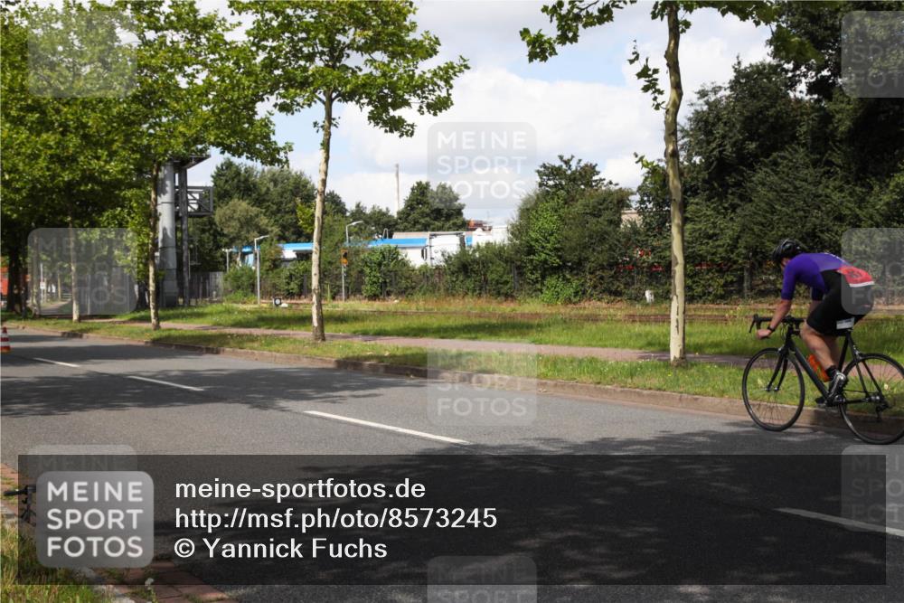 10.08.2025 - GEWOBA Citytriathlon Bremen Yannick Fuchs http://msf.ph/oto/8573245 10.08.2025 13:02:23 Radfahren 607, 771 meine-sportfotos.de