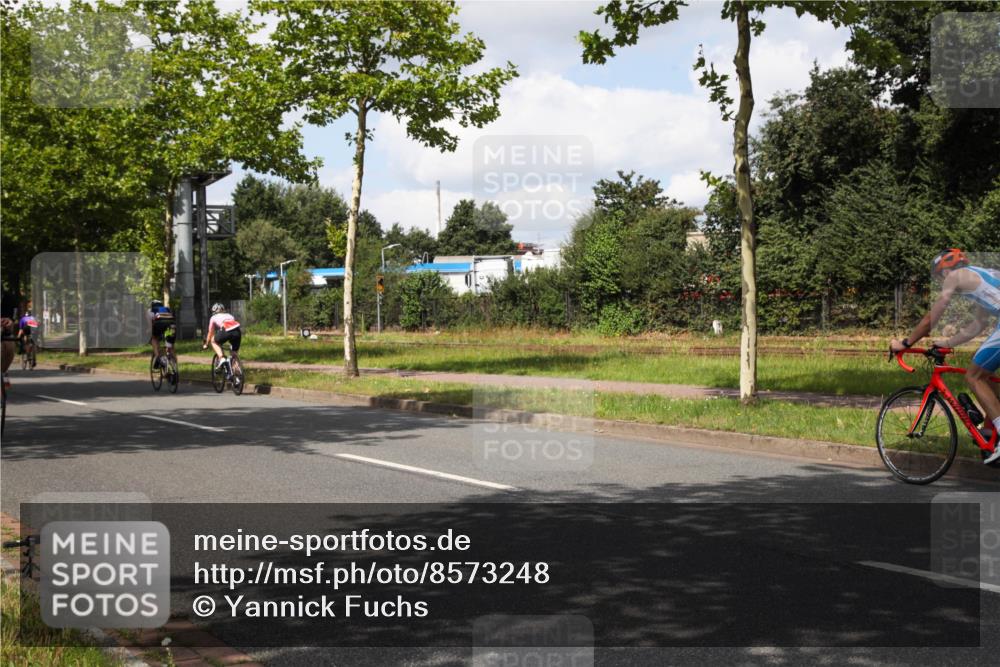10.08.2025 - GEWOBA Citytriathlon Bremen Yannick Fuchs http://msf.ph/oto/8573248 10.08.2025 13:02:27 Radfahren 607, 647, 771, 955 meine-sportfotos.de