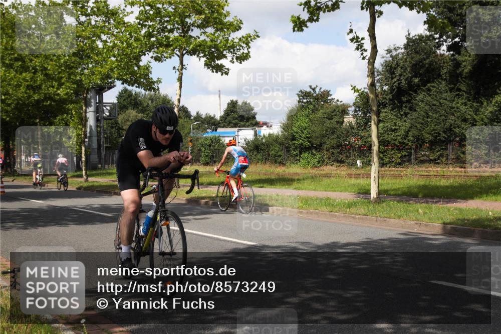 10.08.2025 - GEWOBA Citytriathlon Bremen Yannick Fuchs http://msf.ph/oto/8573249 10.08.2025 13:02:28 Radfahren 607, 647, 771, 955 meine-sportfotos.de