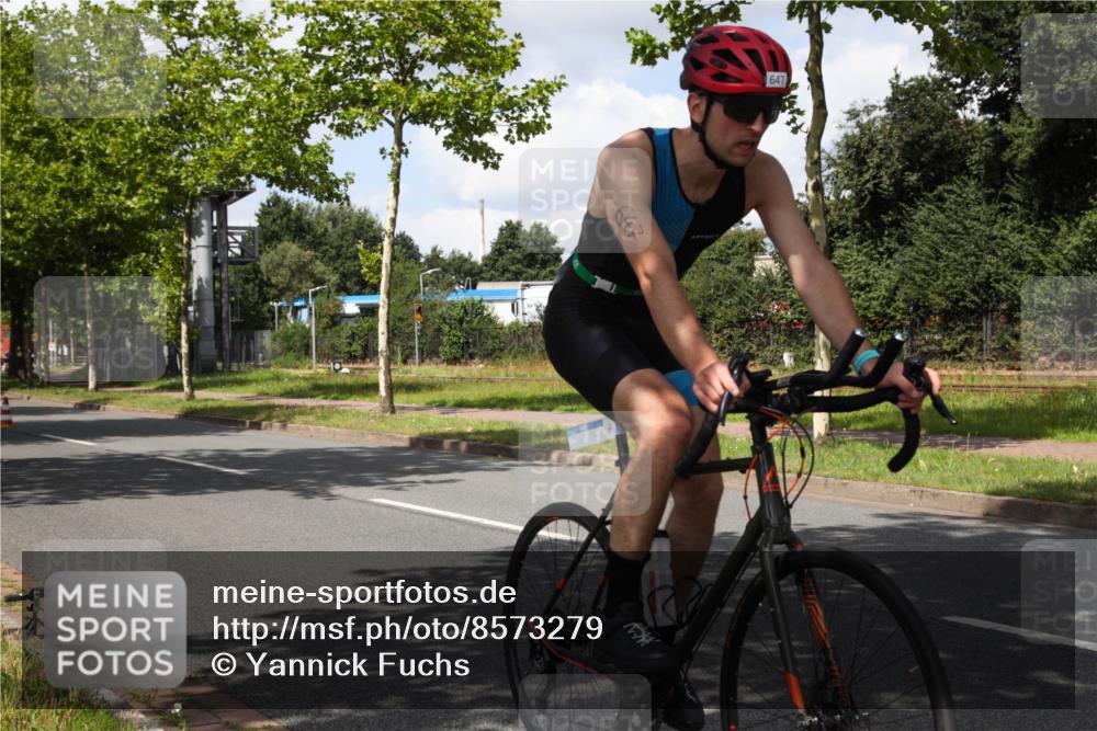 10.08.2025 - GEWOBA Citytriathlon Bremen Yannick Fuchs http://msf.ph/oto/8573279 10.08.2025 13:02:40 Radfahren 607, 647, 661, 712, 911, 955 meine-sportfotos.de