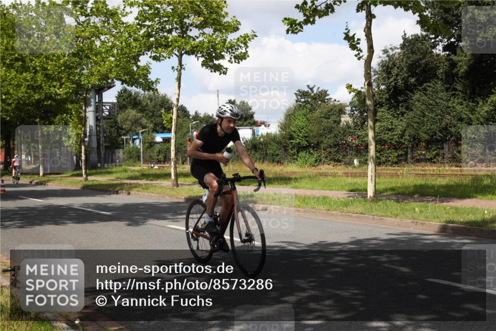 10.08.2025 - GEWOBA Citytriathlon Bremen Yannick Fuchs http://msf.ph/oto/8573286 10.08.2025 13:02:44 Radfahren 647, 661, 712, 911, 955, 1020 meine-sportfotos.de