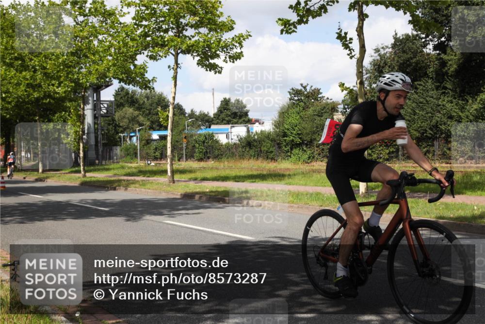 10.08.2025 - GEWOBA Citytriathlon Bremen Yannick Fuchs http://msf.ph/oto/8573287 10.08.2025 13:02:44 Radfahren 647, 661, 712, 911, 955, 1020 meine-sportfotos.de
