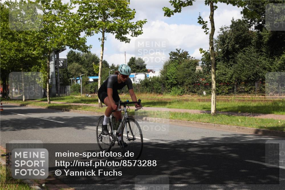 10.08.2025 - GEWOBA Citytriathlon Bremen Yannick Fuchs http://msf.ph/oto/8573288 10.08.2025 13:02:48 Radfahren 647, 661, 712, 911, 955, 1020 meine-sportfotos.de
