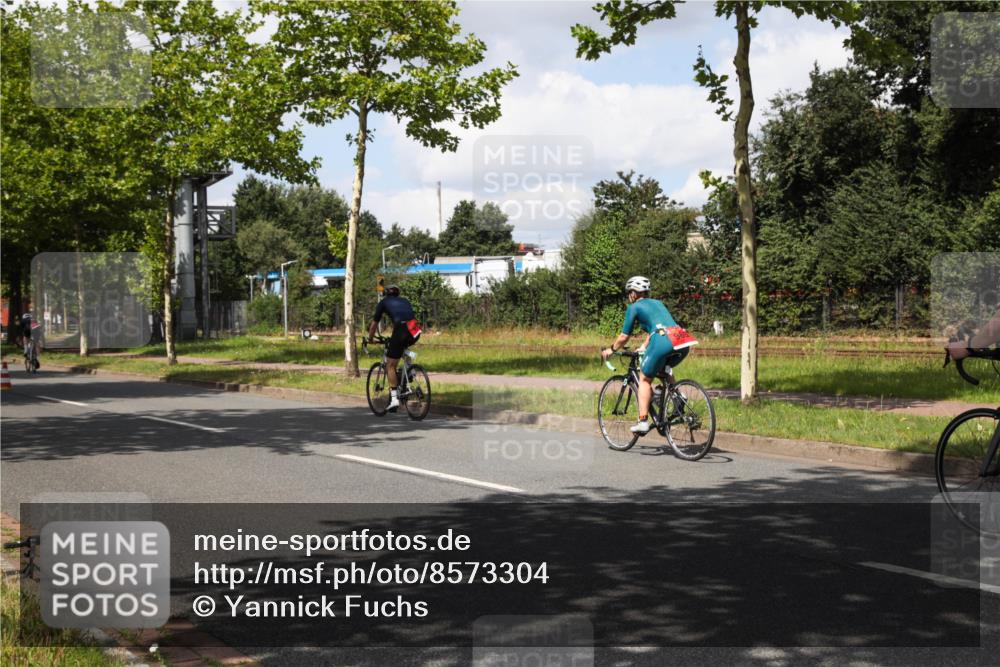 10.08.2025 - GEWOBA Citytriathlon Bremen Yannick Fuchs http://msf.ph/oto/8573304 10.08.2025 13:02:59 Radfahren 668, 693, 911, 945, 1020 meine-sportfotos.de