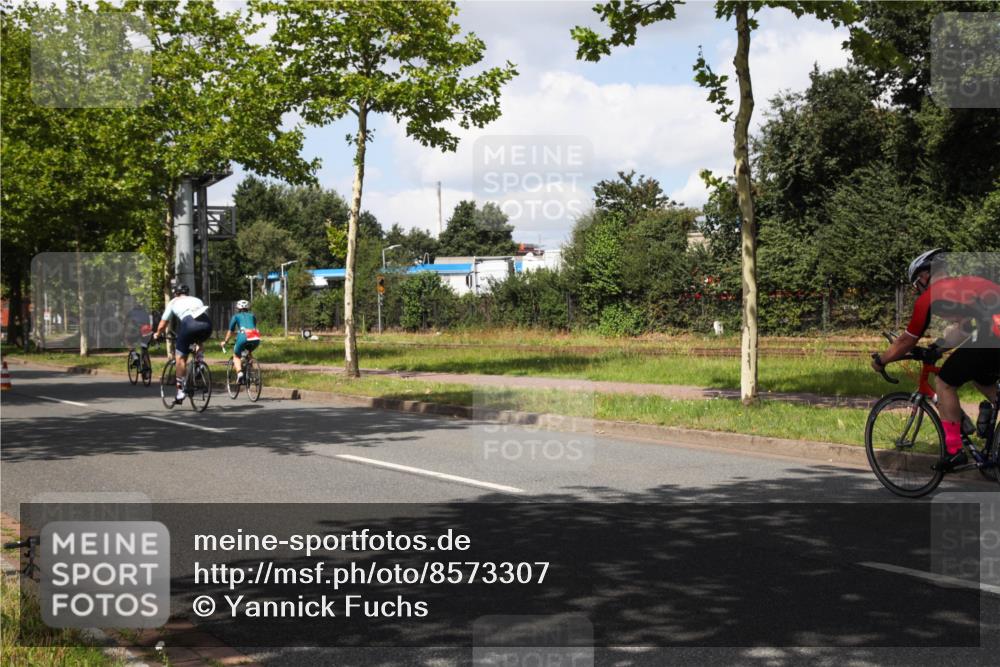 10.08.2025 - GEWOBA Citytriathlon Bremen Yannick Fuchs http://msf.ph/oto/8573307 10.08.2025 13:03:01 Radfahren 668, 693, 945, 1020 meine-sportfotos.de
