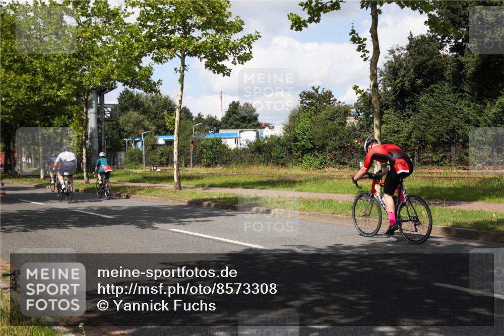10.08.2025 - GEWOBA Citytriathlon Bremen Yannick Fuchs http://msf.ph/oto/8573308 10.08.2025 13:03:01 Radfahren 668, 693, 945, 1020 meine-sportfotos.de