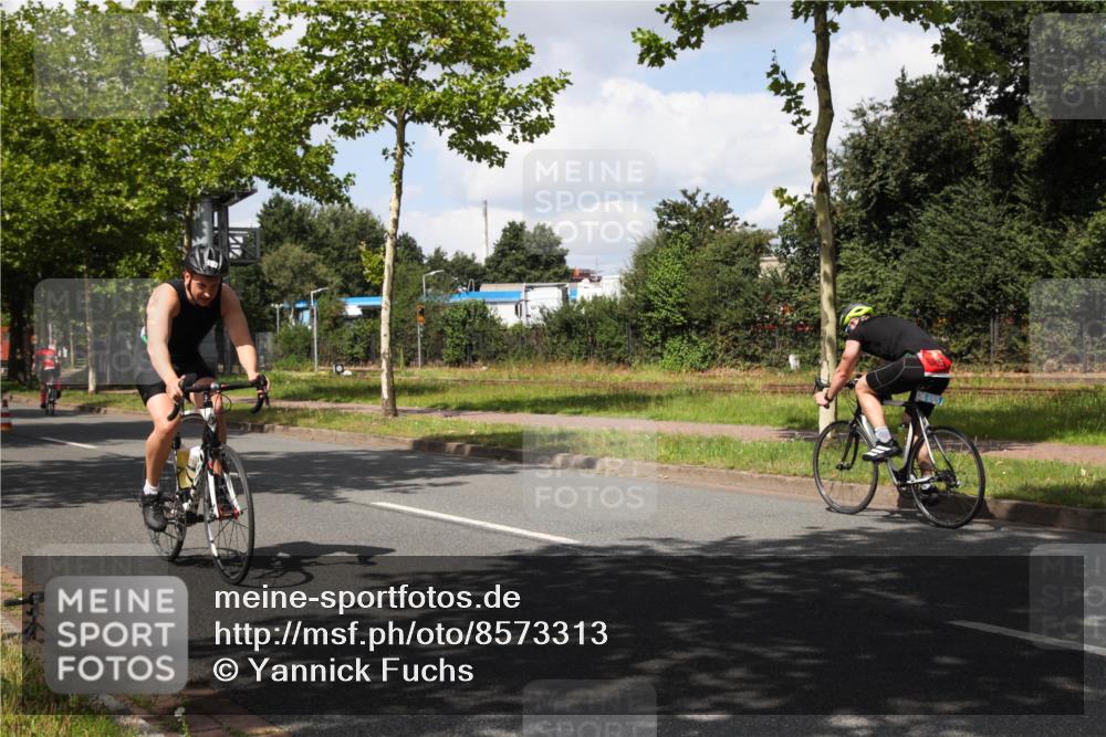 10.08.2025 - GEWOBA Citytriathlon Bremen Yannick Fuchs http://msf.ph/oto/8573313 10.08.2025 13:03:04 Radfahren 651, 668, 693, 945, 1020 meine-sportfotos.de