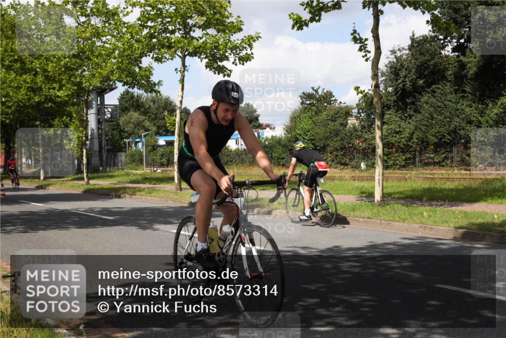 10.08.2025 - GEWOBA Citytriathlon Bremen Yannick Fuchs http://msf.ph/oto/8573314 10.08.2025 13:03:05 Radfahren 651, 668, 693, 898, 945, 1020 meine-sportfotos.de