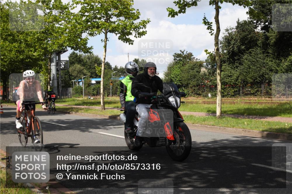 10.08.2025 - GEWOBA Citytriathlon Bremen Yannick Fuchs http://msf.ph/oto/8573316 10.08.2025 13:03:06 Radfahren 651, 668, 693, 898, 945, 1020 meine-sportfotos.de