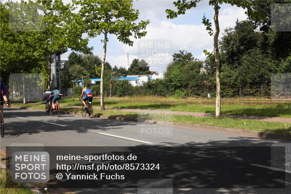 10.08.2025 - GEWOBA Citytriathlon Bremen Yannick Fuchs http://msf.ph/oto/8573324 10.08.2025 13:03:15 Radfahren 633, 651, 668, 693, 727, 748, 898, 945, 954 meine-sportfotos.de