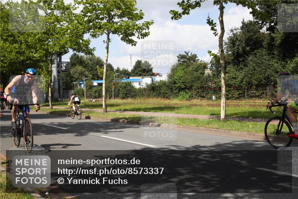 10.08.2025 - GEWOBA Citytriathlon Bremen Yannick Fuchs http://msf.ph/oto/8573337 10.08.2025 13:03:19 Radfahren 633, 651, 668, 693, 727, 748, 898, 945, 954 meine-sportfotos.de