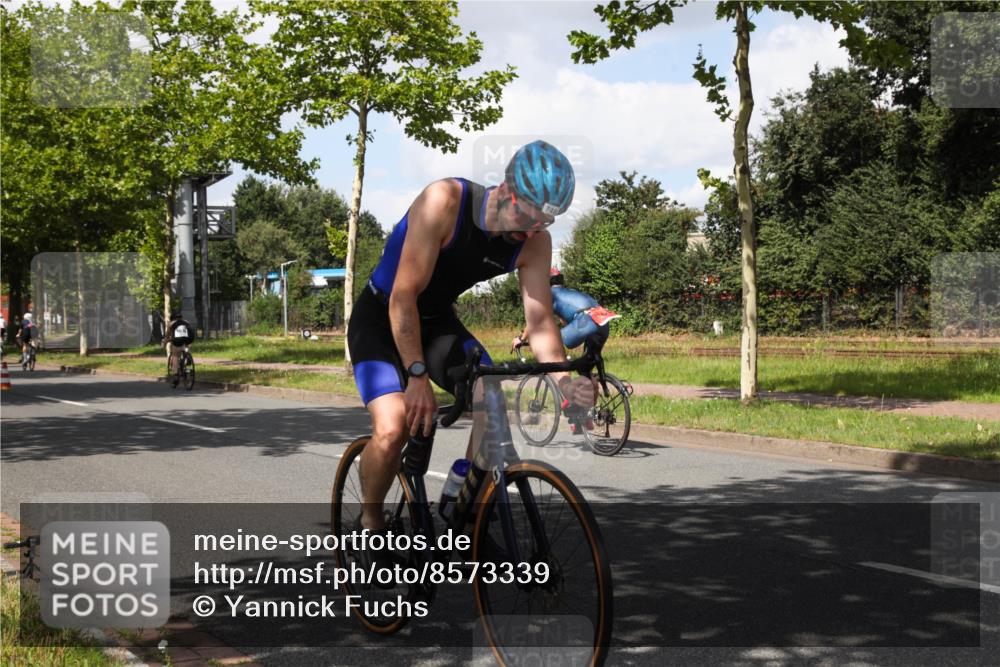 10.08.2025 - GEWOBA Citytriathlon Bremen Yannick Fuchs http://msf.ph/oto/8573339 10.08.2025 13:03:19 Radfahren 633, 651, 668, 693, 727, 748, 898, 945, 954 meine-sportfotos.de
