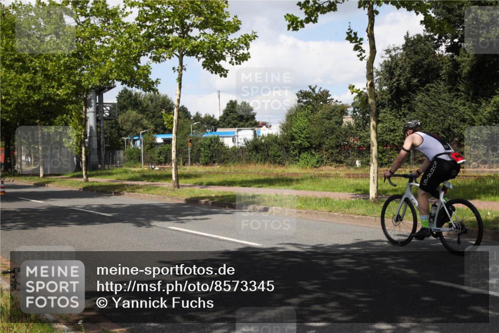 10.08.2025 - GEWOBA Citytriathlon Bremen Yannick Fuchs http://msf.ph/oto/8573345 10.08.2025 13:03:23 Radfahren 633, 651, 727, 748, 898, 954 meine-sportfotos.de