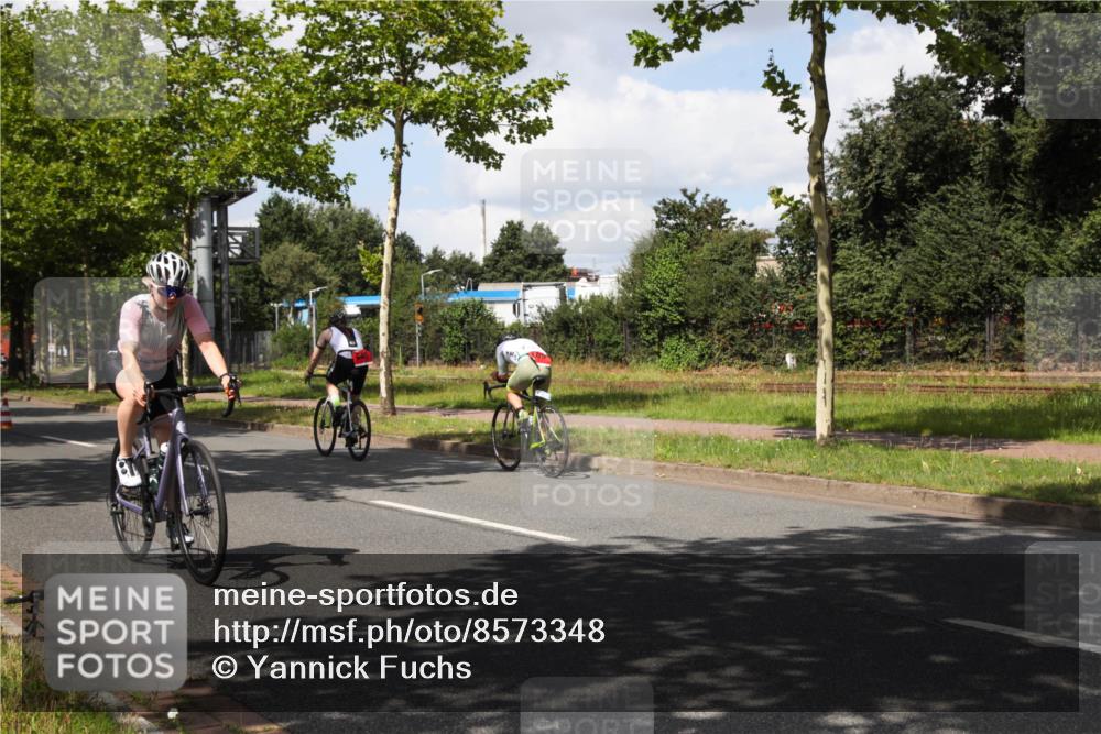 10.08.2025 - GEWOBA Citytriathlon Bremen Yannick Fuchs http://msf.ph/oto/8573348 10.08.2025 13:03:24 Radfahren 633, 651, 727, 748, 898, 925, 954 meine-sportfotos.de