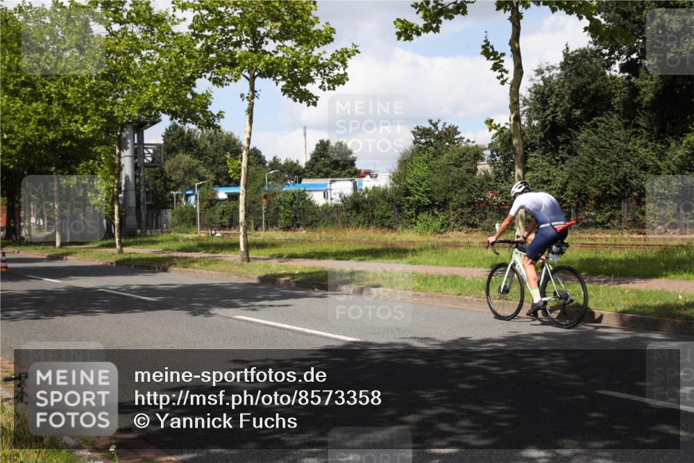 10.08.2025 - GEWOBA Citytriathlon Bremen Yannick Fuchs http://msf.ph/oto/8573358 10.08.2025 13:03:32 Radfahren 633, 727, 748, 823, 925, 954 meine-sportfotos.de
