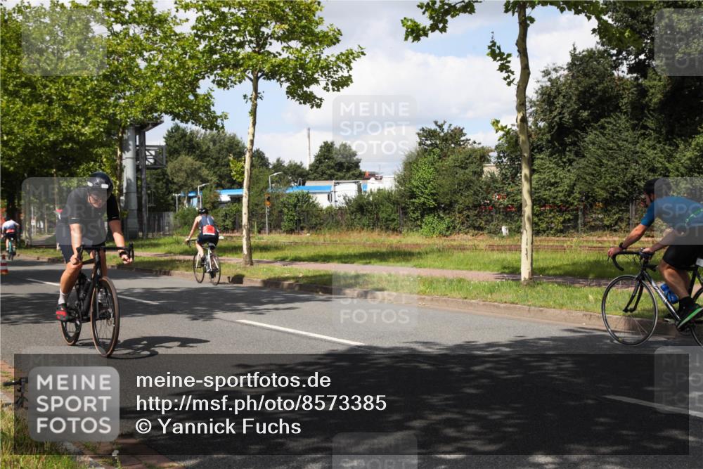 10.08.2025 - GEWOBA Citytriathlon Bremen Yannick Fuchs http://msf.ph/oto/8573385 10.08.2025 13:03:42 Radfahren 676, 753, 812, 823, 908, 925, 1007 meine-sportfotos.de