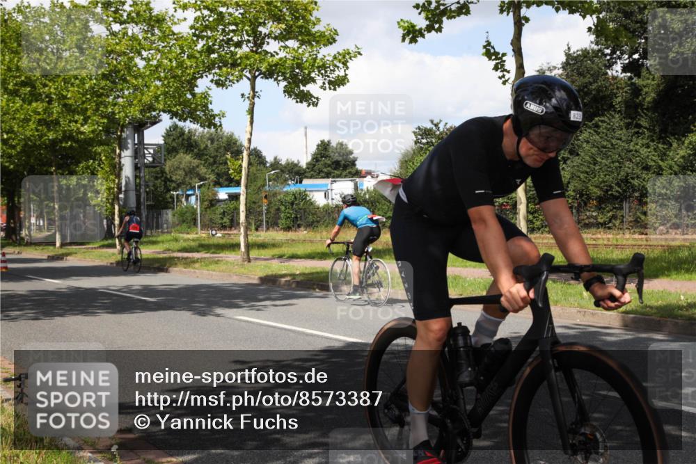10.08.2025 - GEWOBA Citytriathlon Bremen Yannick Fuchs http://msf.ph/oto/8573387 10.08.2025 13:03:43 Radfahren 676, 753, 812, 823, 908, 925, 1007 meine-sportfotos.de