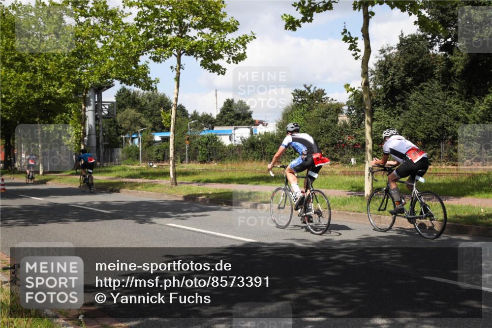10.08.2025 - GEWOBA Citytriathlon Bremen Yannick Fuchs http://msf.ph/oto/8573391 10.08.2025 13:03:44 Radfahren 676, 753, 812, 823, 908, 925, 965, 1007 meine-sportfotos.de