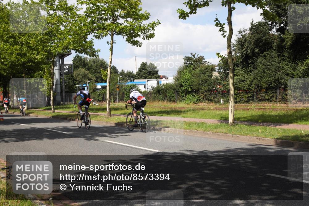 10.08.2025 - GEWOBA Citytriathlon Bremen Yannick Fuchs http://msf.ph/oto/8573394 10.08.2025 13:03:45 Radfahren 574, 676, 753, 812, 823, 908, 925, 965, 1007 meine-sportfotos.de