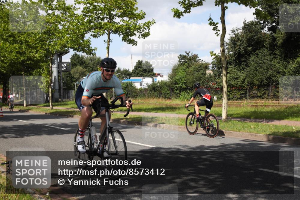 10.08.2025 - GEWOBA Citytriathlon Bremen Yannick Fuchs http://msf.ph/oto/8573412 10.08.2025 13:03:50 Radfahren 574, 676, 685, 753, 812, 823, 908, 965, 1007 meine-sportfotos.de