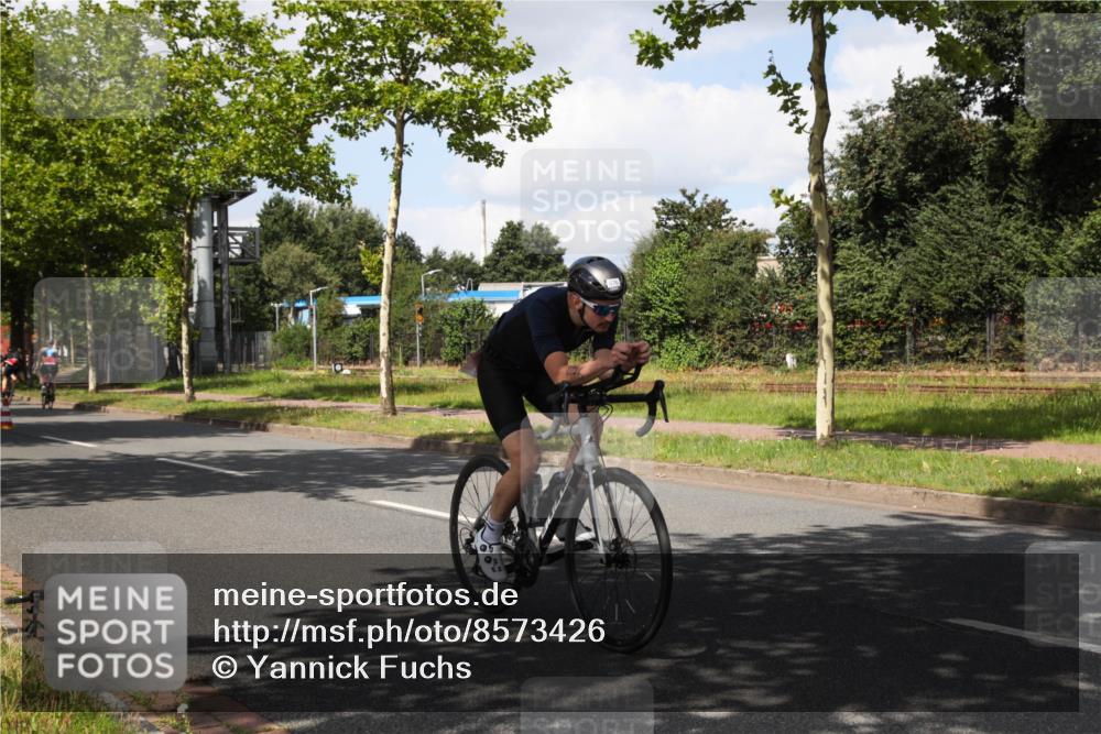 10.08.2025 - GEWOBA Citytriathlon Bremen Yannick Fuchs http://msf.ph/oto/8573426 10.08.2025 13:03:54 Radfahren 574, 576, 605, 676, 685, 753, 812, 823, 908, 965, 1007 meine-sportfotos.de